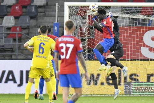 Matei Popa, accidentat, FCSB - Unirea Slobozia // foto: Cristi Preda (GSP)