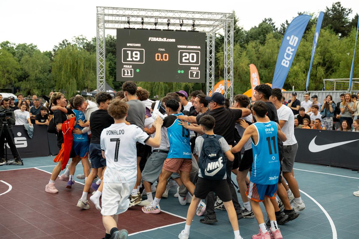 Campionii Europei din ’86, spectacol la coșul de baschet! » Iovan și Bumbescu au făcut show sub privirile primarului Capitalei