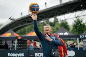 Campionii Europei din ’86, spectacol la coșul de baschet! » Iovan și Bumbescu au făcut show sub privirile primarului Capitalei
