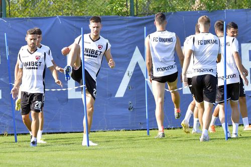 Fotbaliștii lui Dinamo au părăsit cantonament la Săftica