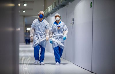 Cu cine este internat magazionerul lui Dinamo » Va sta 14 zile în carantină indiferent de rezultatul testului de azi