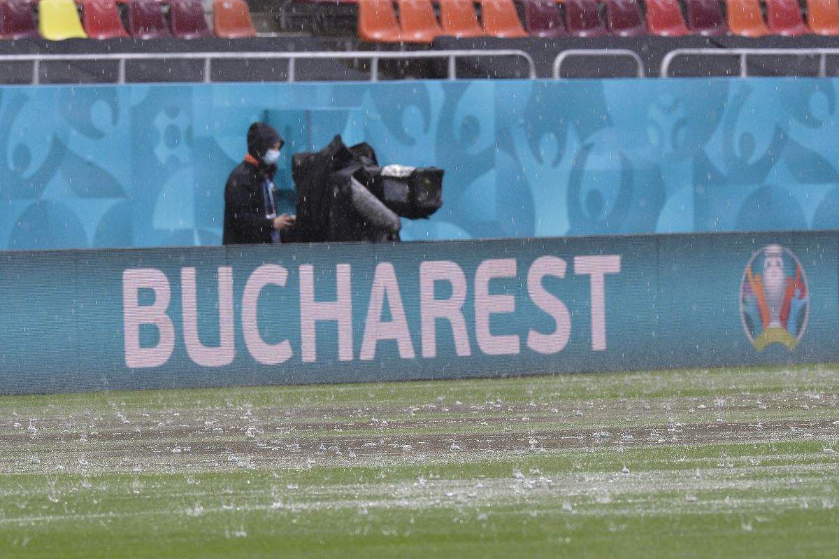 Ploaia torențială i-a alungat pe austrieci! Arena Națională s-a transformat în piscină: „E jenant!” + „Dacă nu trag acoperişul, s-ar putea nici să nu se joace mâine!”