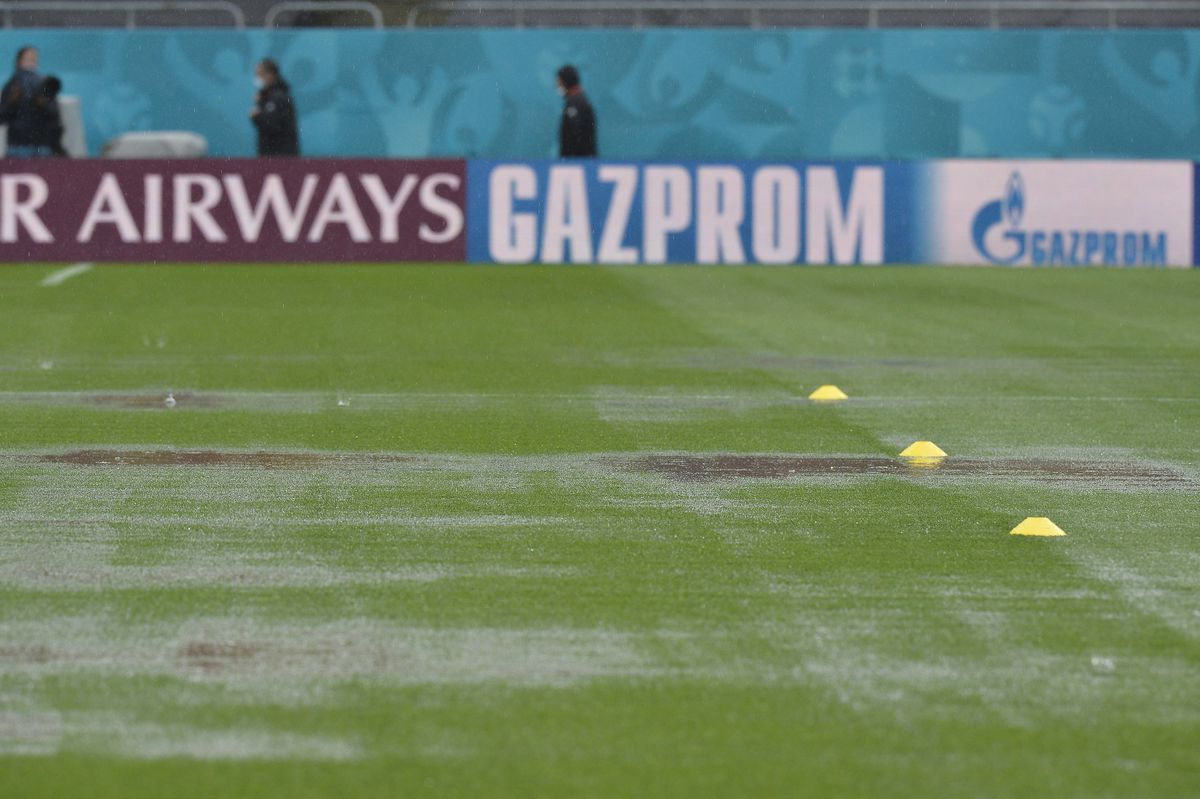 Ploaia torențială i-a alungat pe austrieci! Arena Națională s-a transformat în piscină: „E jenant!” + „Dacă nu trag acoperişul, s-ar putea nici să nu se joace mâine!”