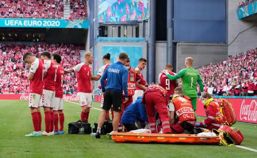 EURO 2020. Christian Eriksen (29 de ani) s-a prăbușit pe gazon în minutul 43 al meciului Danemarca - Finlanda, la scorul de 0-0. Danezul a fost stabilizat ulterior la spital.
