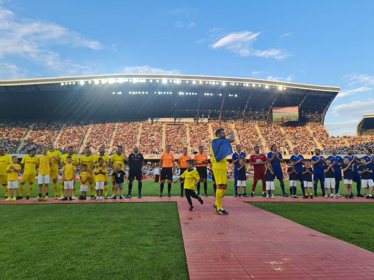 Mutu: „A fost o seară minunată! Eram puțin panicat când am văzut că lumea a intrat pe teren și fiul meu era pe bancă”