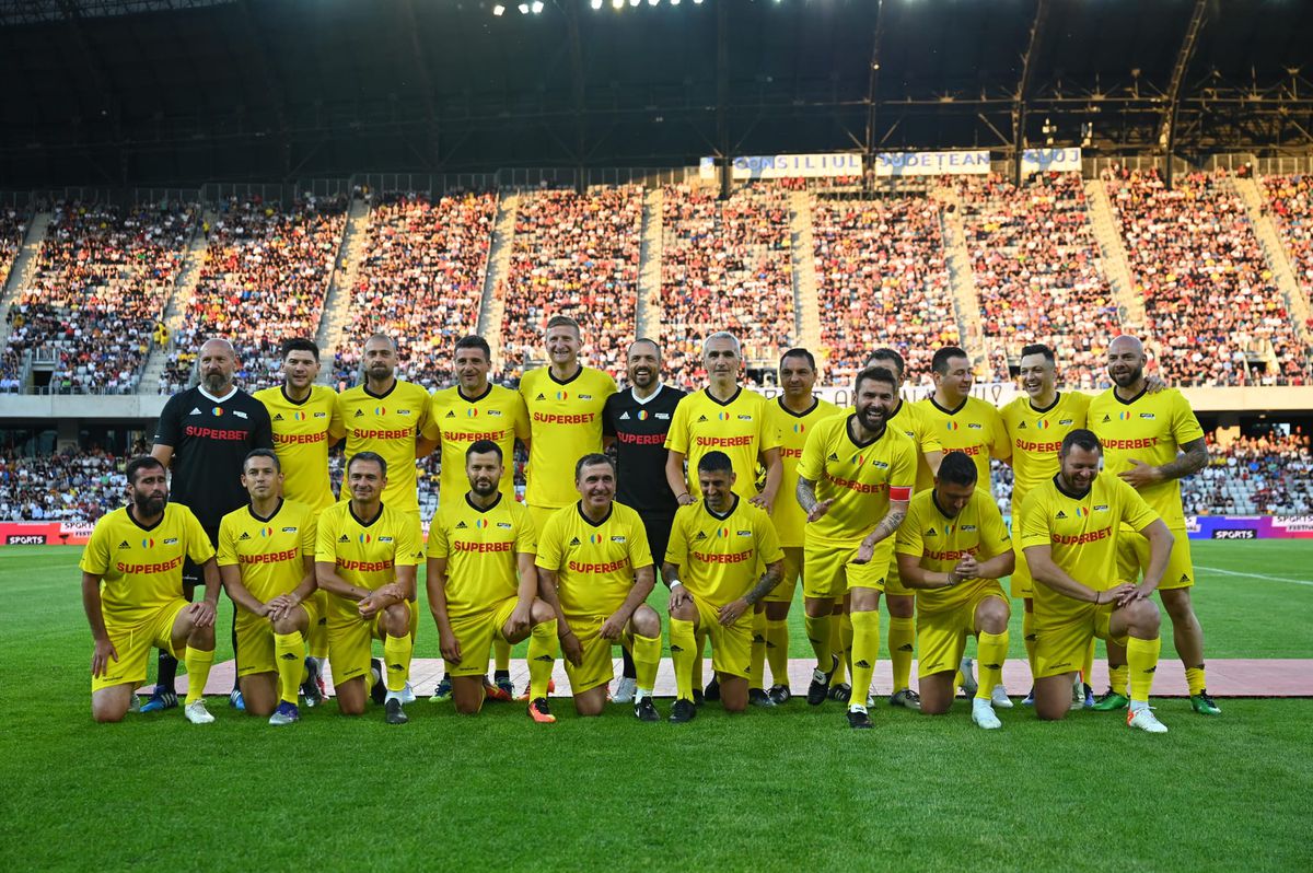 3-3 la meciul de retragere al lui Mutu » „Briliantul” a marcat din pasa lui Hagi, apoi a schimbat echipa. Imagini tari de pe Cluj Arena