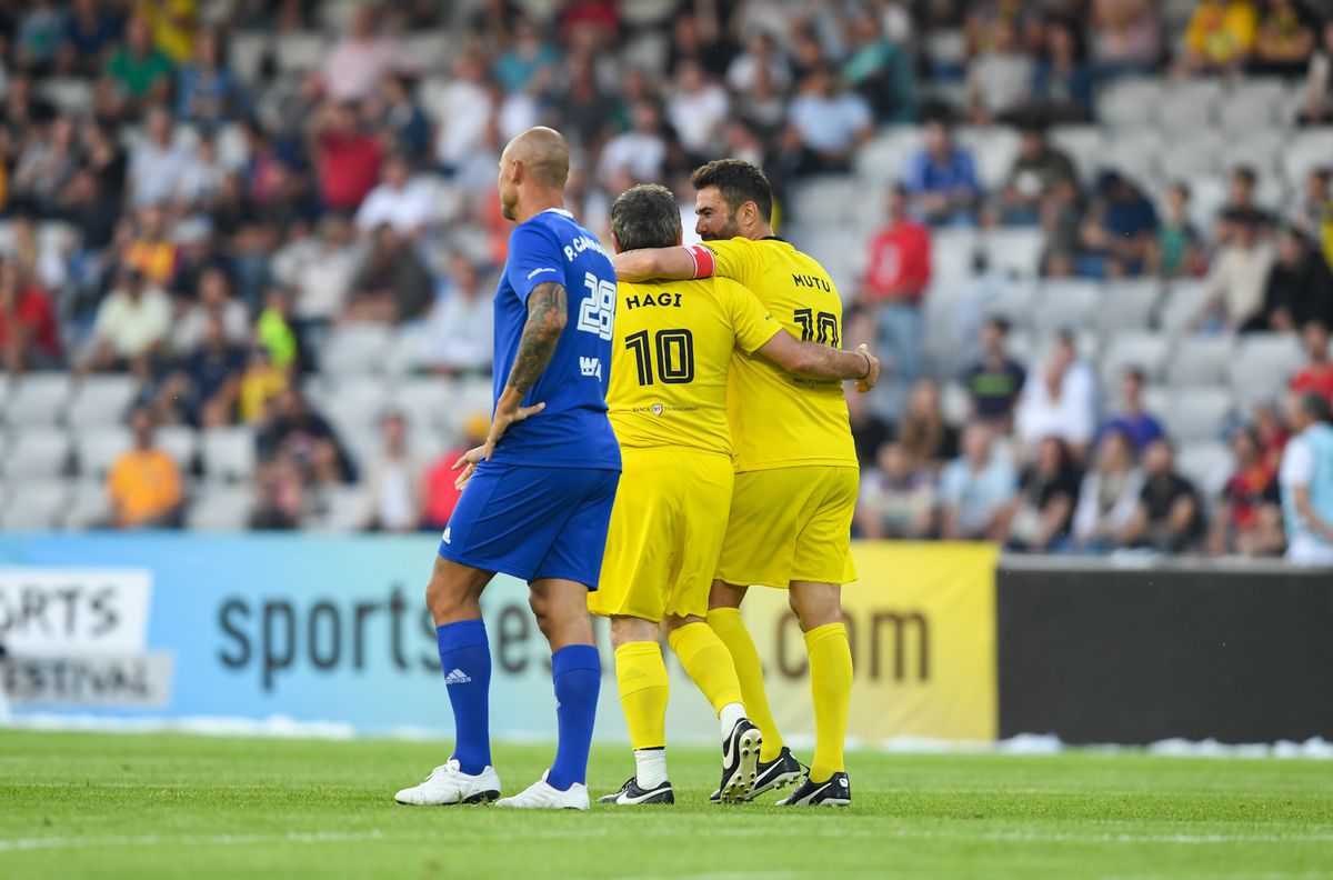 3-3 la meciul de retragere al lui Mutu » „Briliantul” a marcat din pasa lui Hagi, apoi a schimbat echipa. Imagini tari de pe Cluj Arena