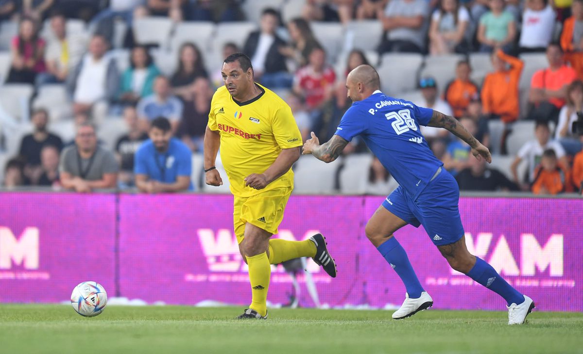 3-3 la meciul de retragere al lui Mutu » „Briliantul” a marcat din pasa lui Hagi, apoi a schimbat echipa. Imagini tari de pe Cluj Arena