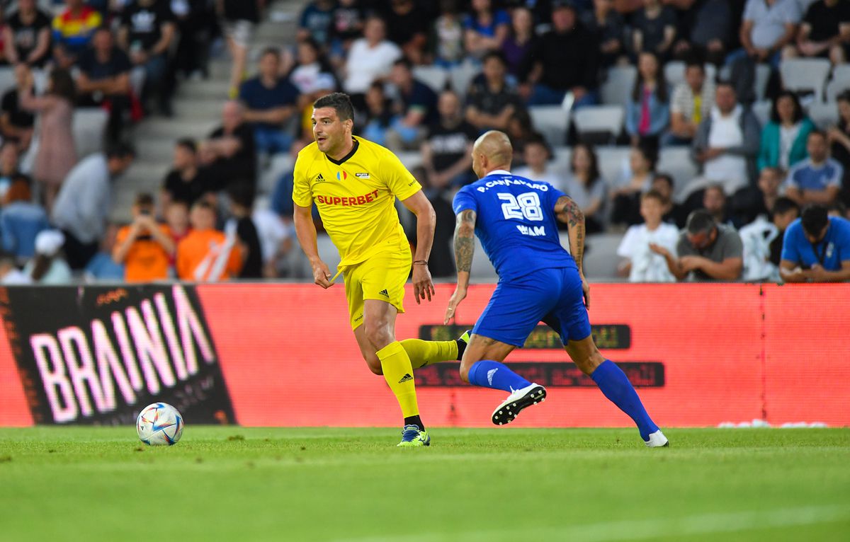 3-3 la meciul de retragere al lui Mutu » „Briliantul” a marcat din pasa lui Hagi, apoi a schimbat echipa. Imagini tari de pe Cluj Arena