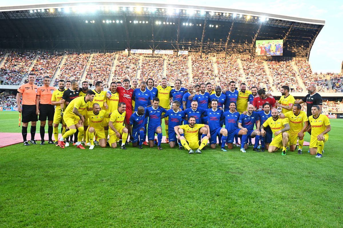3-3 la meciul de retragere al lui Mutu » „Briliantul” a marcat din pasa lui Hagi, apoi a schimbat echipa. Imagini tari de pe Cluj Arena
