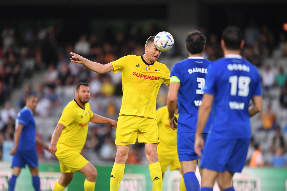 Mutu: „A fost o seară minunată! Eram puțin panicat când am văzut că lumea a intrat pe teren și fiul meu era pe bancă”