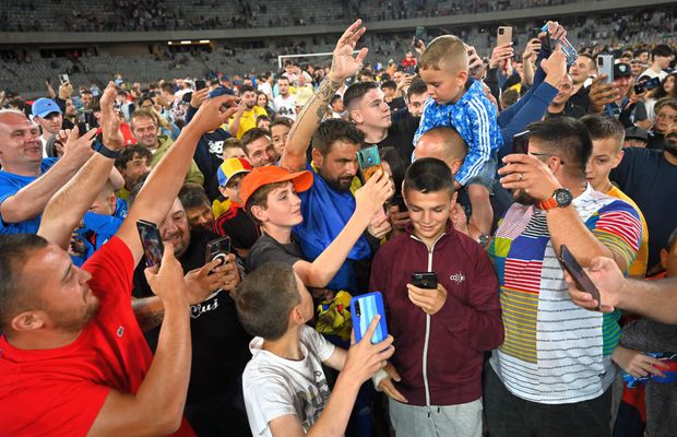 Mutu: „A fost o seară minunată! Eram puțin panicat când am văzut că lumea a intrat pe teren și fiul meu era pe bancă”