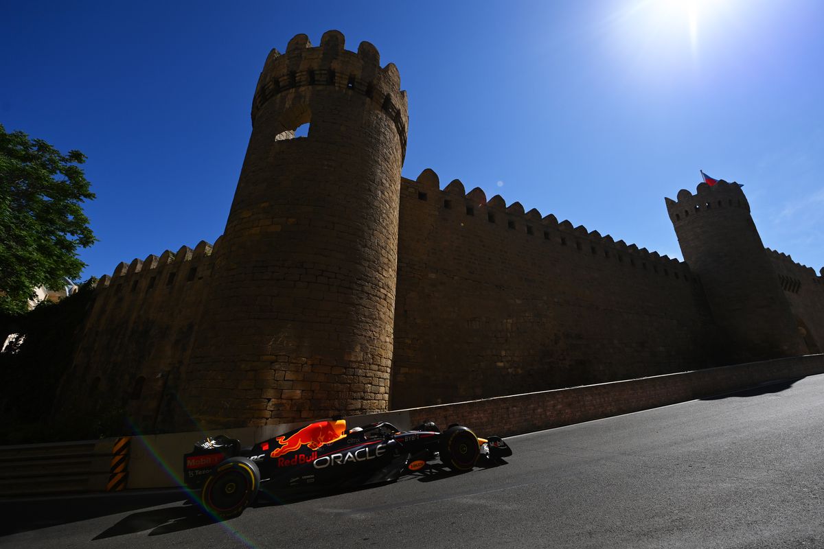 Verstappen câștigă în Baku, într-o zi de COȘMAR pentru Ferrari! Titlul piloților devine o „afacere” Red Bull