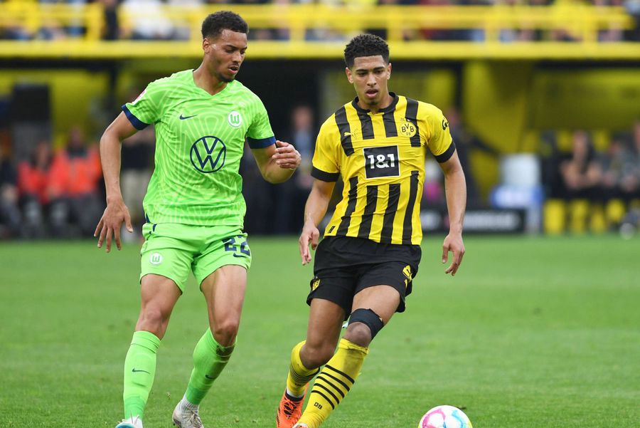 Felix Nmecha (stânga) a avut probleme și din cauza homofobiei / Foto: Imago Images Și-a chemat jucătorul în ședință și îl cenzurează! » Ce trebuie să facă acum mijlocașul Borussiei Dortmund