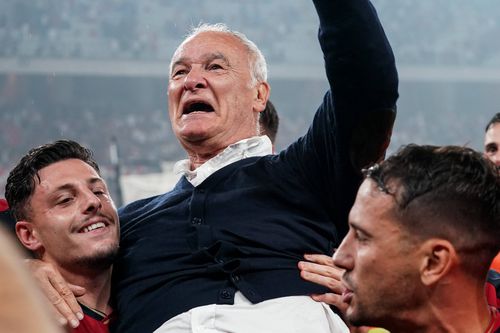 Claudio Ranieri (71 de ani) a trăit la intensitate maximă promovarea lui Cagliari în Serie A.  / FOTO: Imago