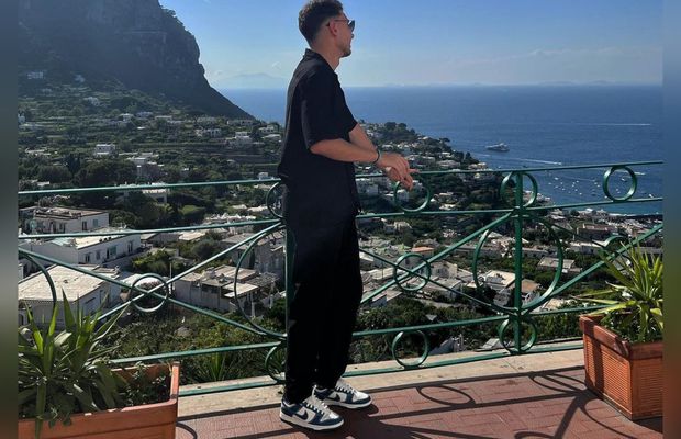 Ahmed Bani s-a pozat în vacanță cu un fotbalist celebru și a fost inundat de comentarii amuzante: „El a vrut poză cu tine, pot să jur” + „Îl aduci la Dinamo?”