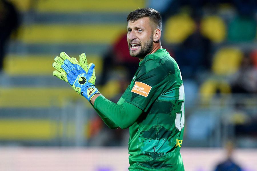 Petrolul a perfectat două transferuri » Un fost fundaș de la CS Mioveni și un portar legitimat 10 ani la Genoa