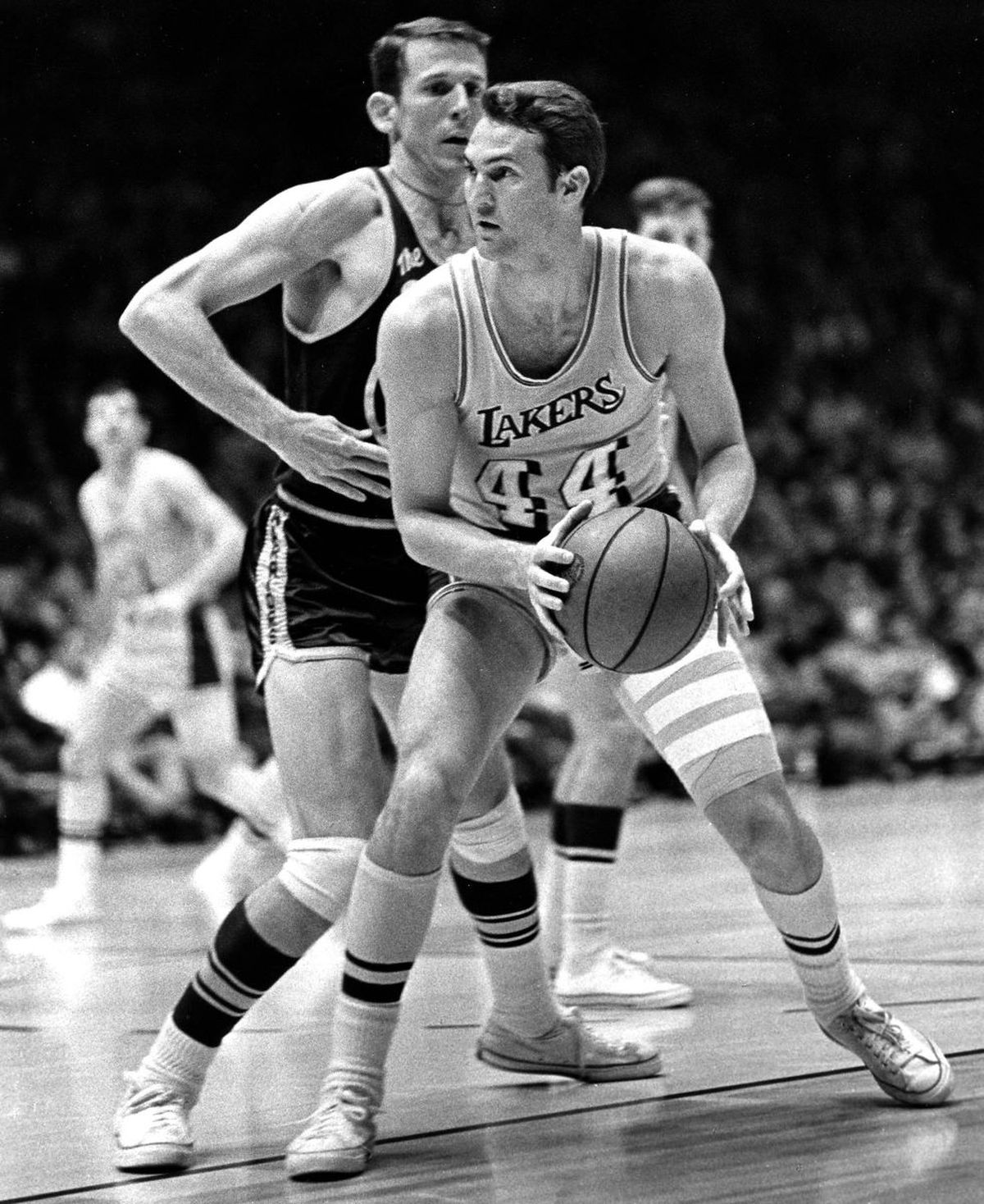 Jerry West, legendarul jucător care a inspirat sigla NBA, s-a stins din viață la 86 de ani