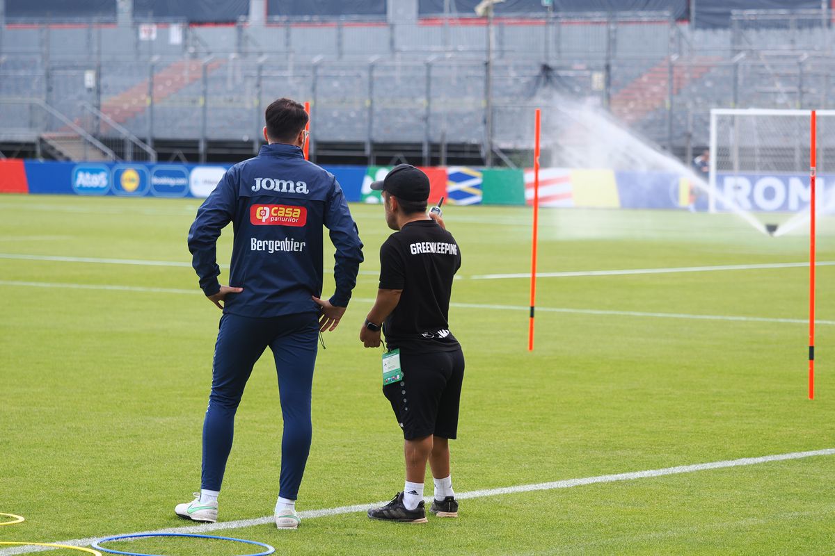 Edward Iordănescu e nemulțumit de starea terenului