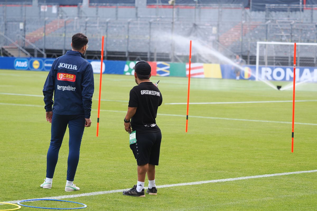 Edward Iordănescu e nemulțumit de starea terenului