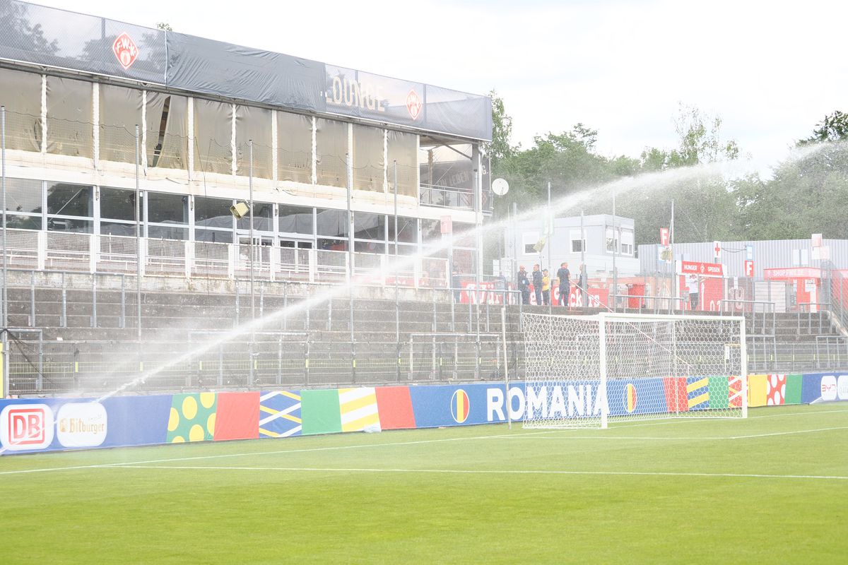 Edward Iordănescu e nemulțumit de starea terenului