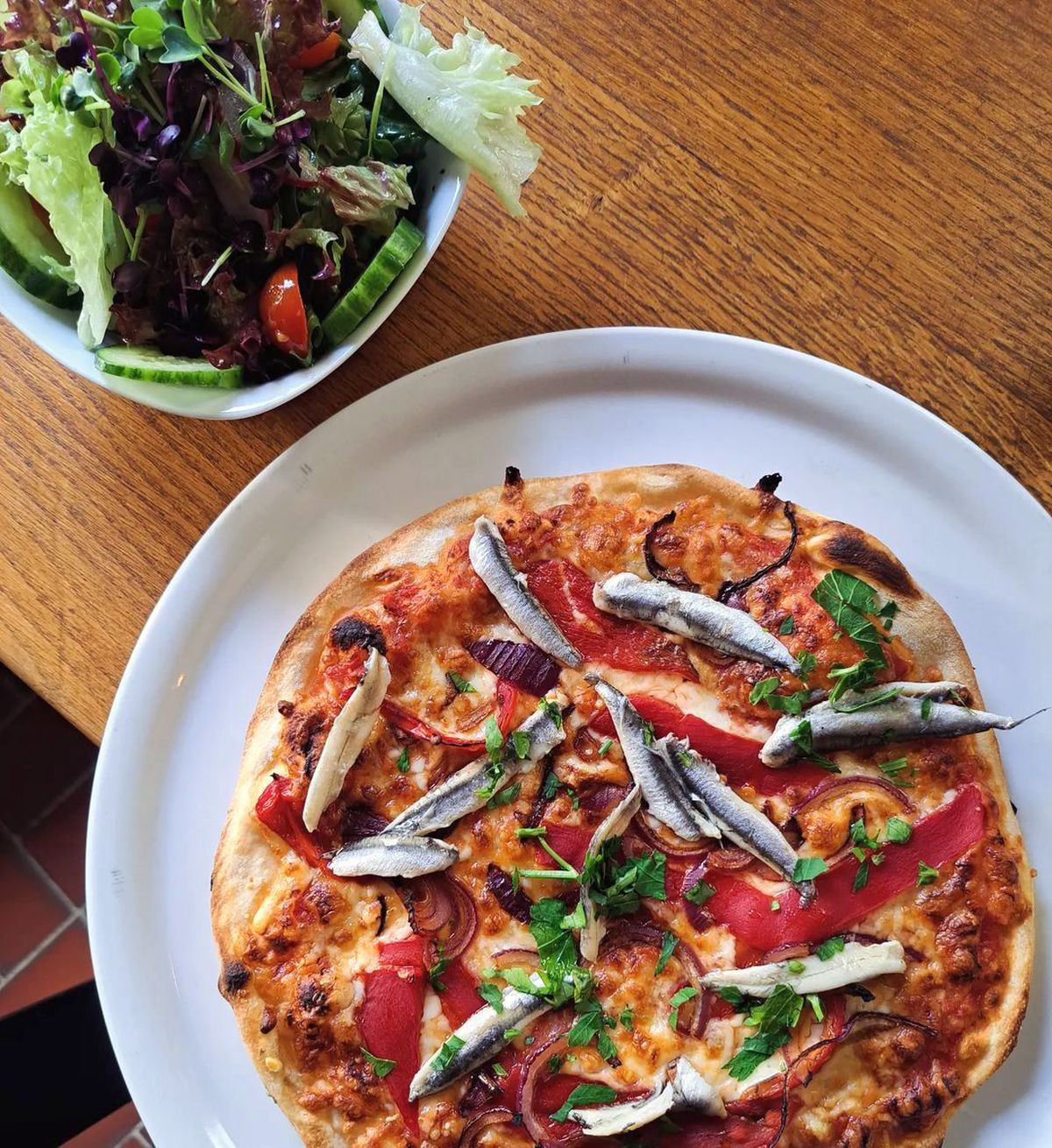 Am intrat în bucătăria PRIMEI pizzerii deschise în Germania, veche de 7 decenii » Pizza „Capri”, de la A la Z: imaginile spun totul