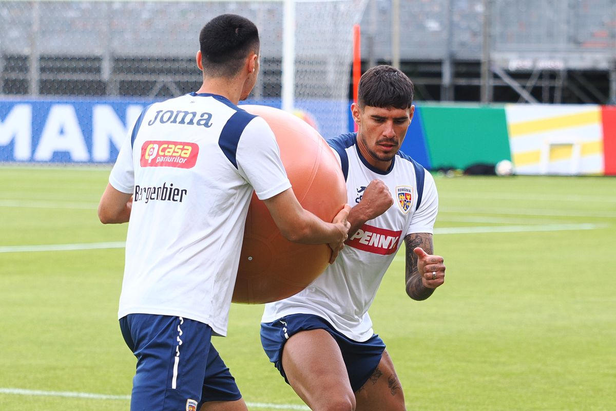 Exerciții cu balonul uriaș la antrenamentul din 12 iunie al echipei naționale de la Würzburg