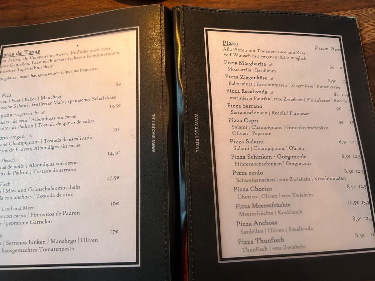 Am intrat în bucătăria PRIMEI pizzerii deschise în Germania, veche de 7 decenii » Pizza „Capri”, de la A la Z: imaginile spun totul