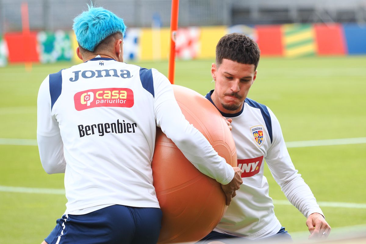 Exerciții cu balonul uriaș la antrenamentul din 12 iunie al echipei naționale de la Würzburg