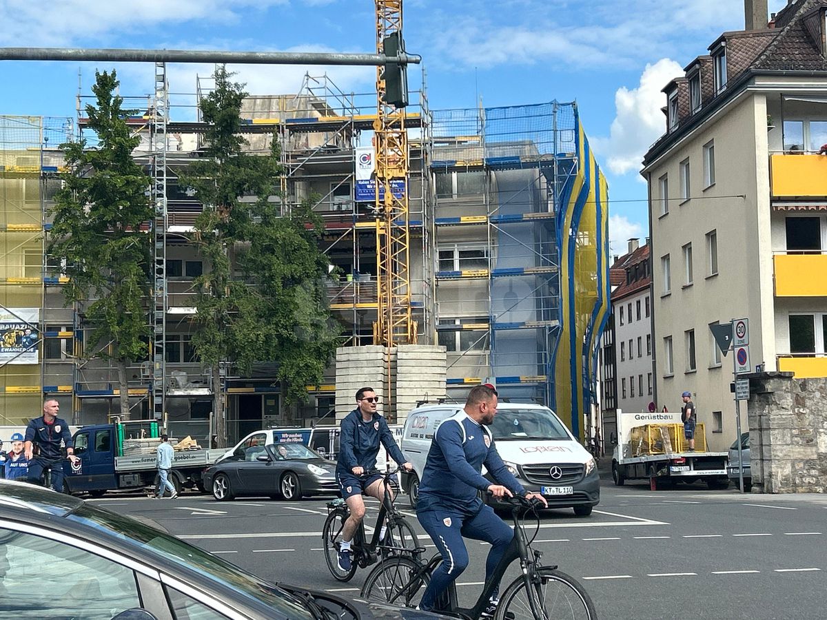 Răzvan Burleanu și colegii din FRF, cu bicicletele prin Wurzburg