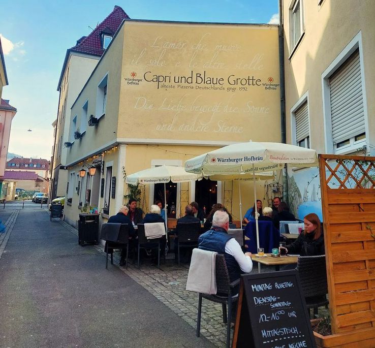 Capri und Blaue Grotte, cea mai veche pizzerie din Germania // foto: Instagram