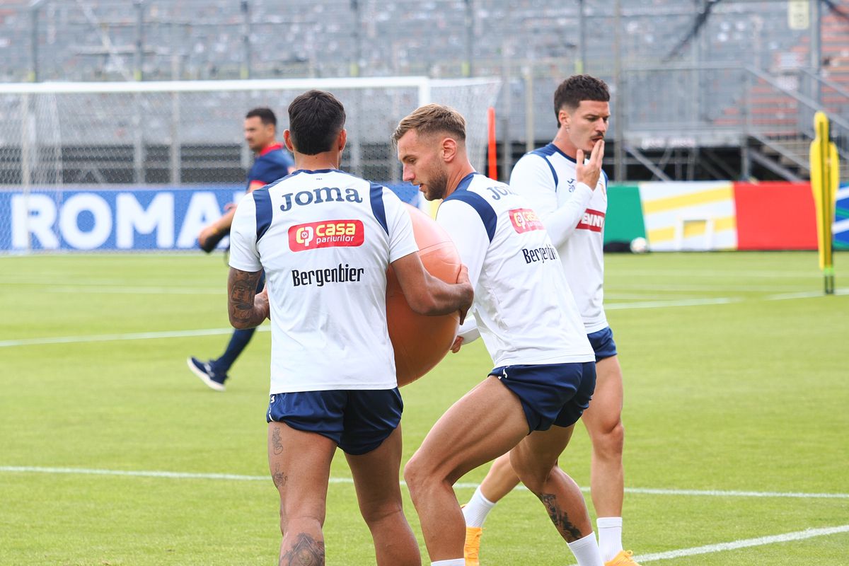 Exerciții cu balonul uriaș la antrenamentul din 12 iunie al echipei naționale de la Würzburg