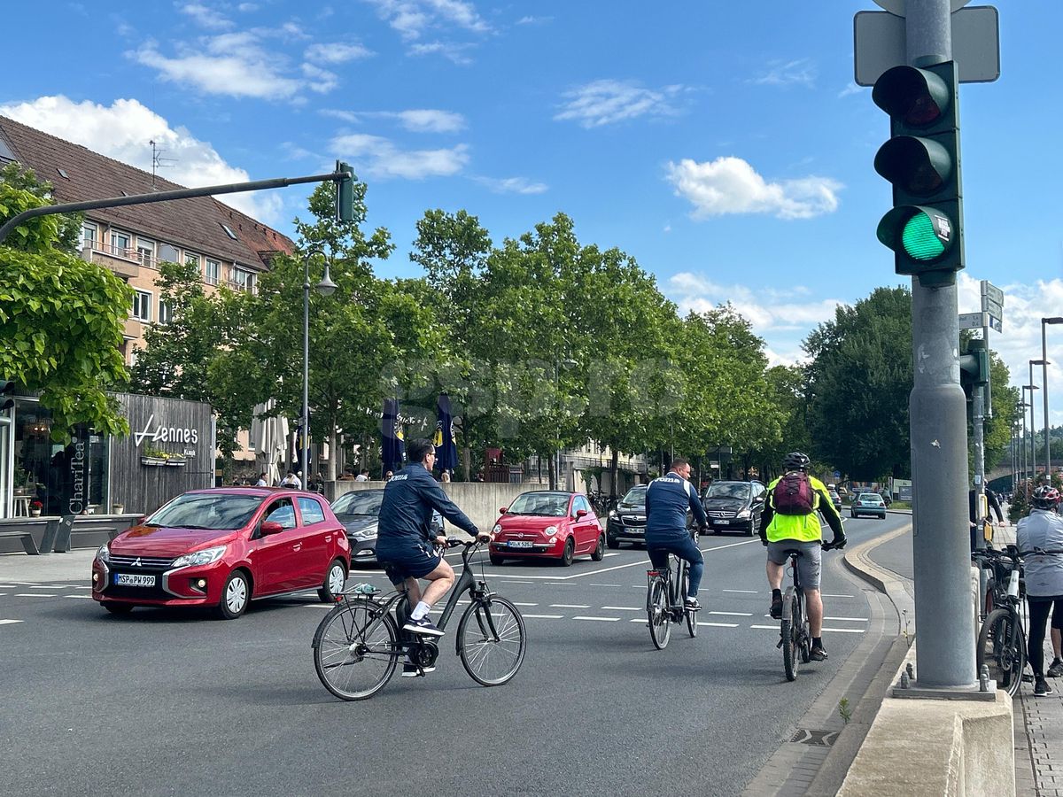 Răzvan Burleanu și colegii din FRF, cu bicicletele prin Wurzburg