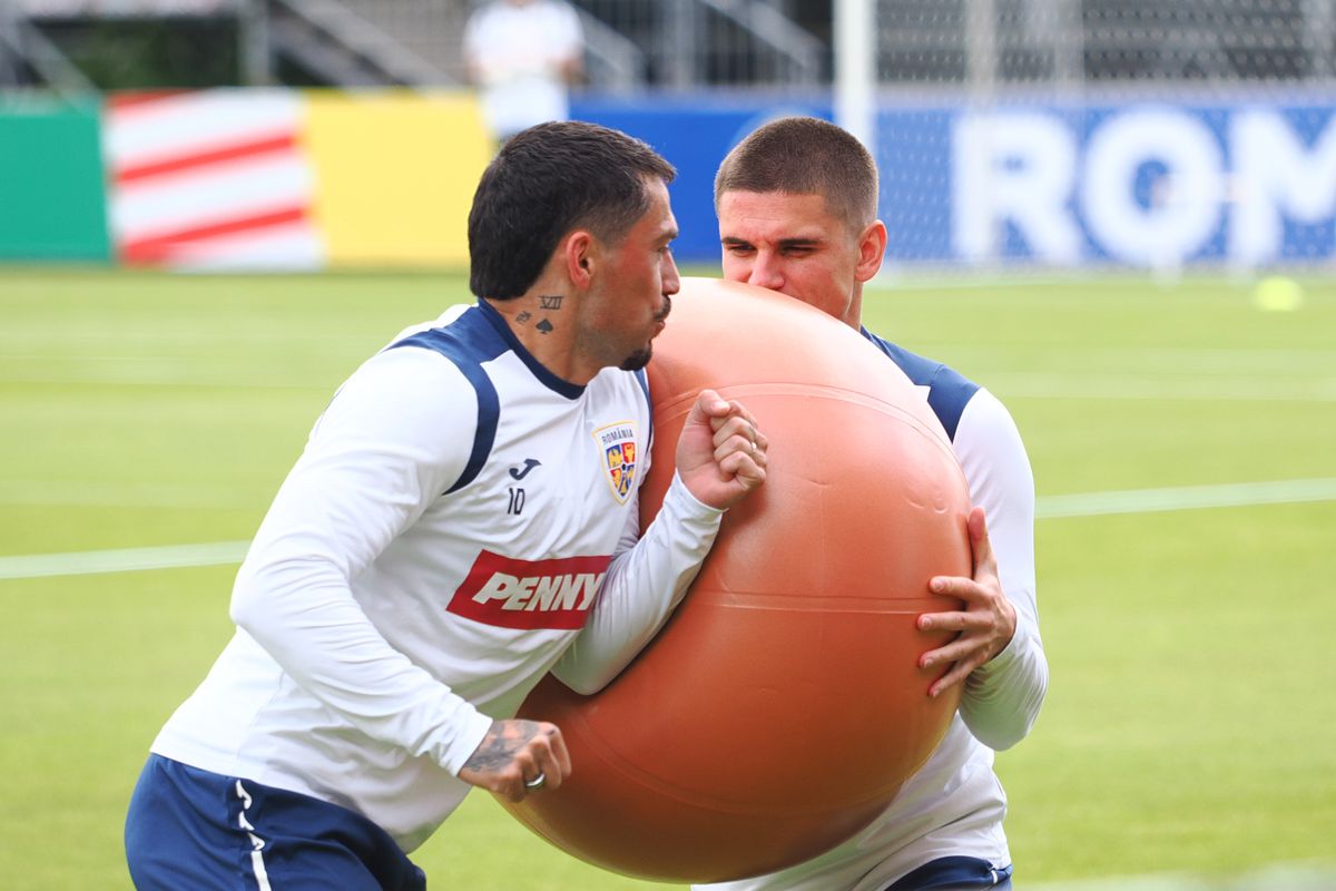 Exerciții cu balonul uriaș la antrenamentul din 12 iunie al echipei naționale de la Würzburg
