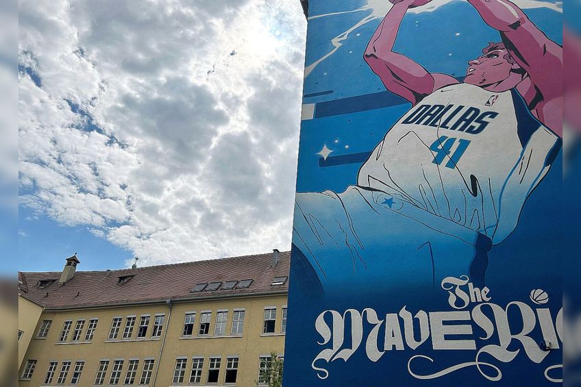 Un impresionant mural a fost realizat pe sala de sport a liceului Rontgen din Wurzburg // foto: Daniel Grigore (GSP)