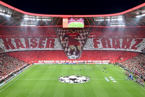 Așa a fost omagiat Franz Beckenbauer în ianuarie, pe Allianz Arena / Foto: Imago