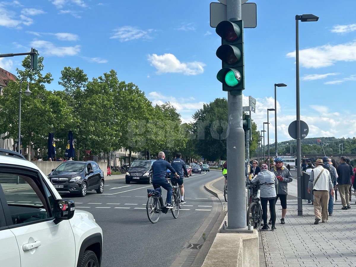 Răzvan Burleanu și colegii din FRF, cu bicicletele prin Wurzburg