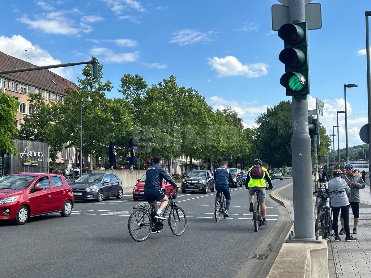 Răzvan Burleanu și colegii din FRF, cu bicicletele prin Wurzburg