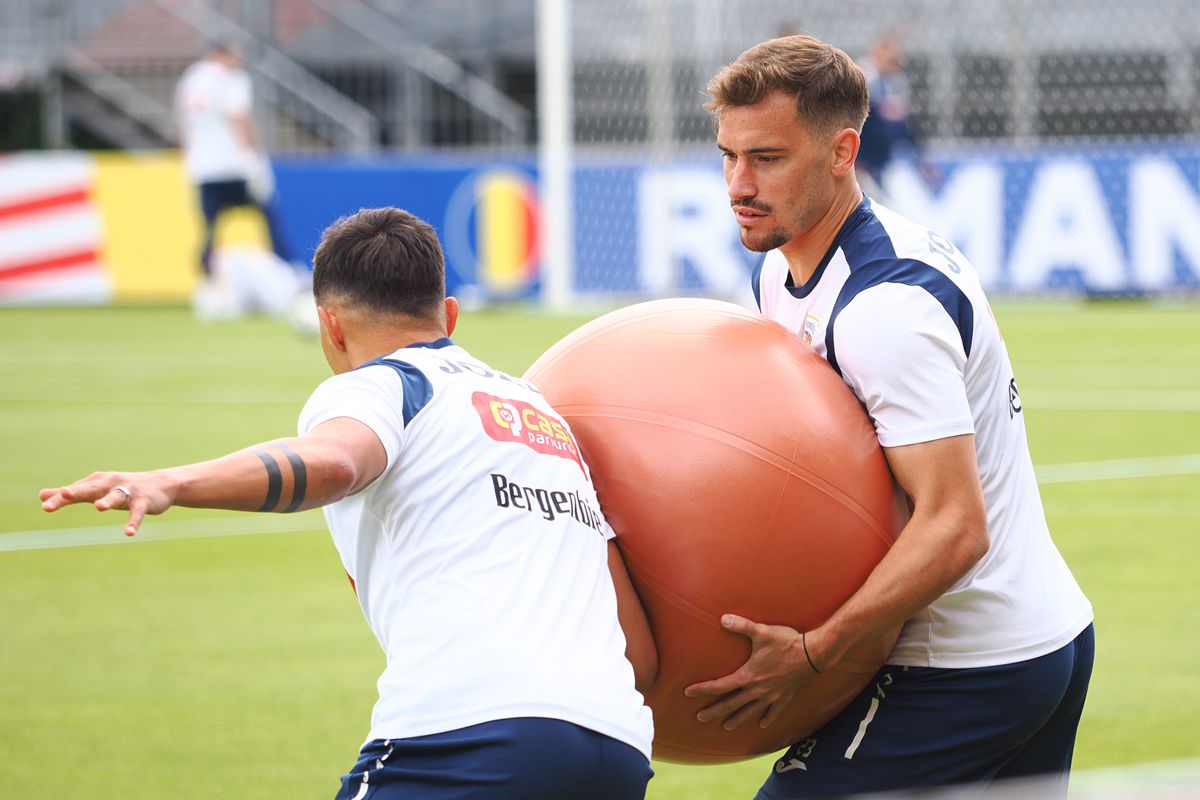 Exerciții cu balonul uriaș la antrenamentul din 12 iunie al echipei naționale de la Würzburg