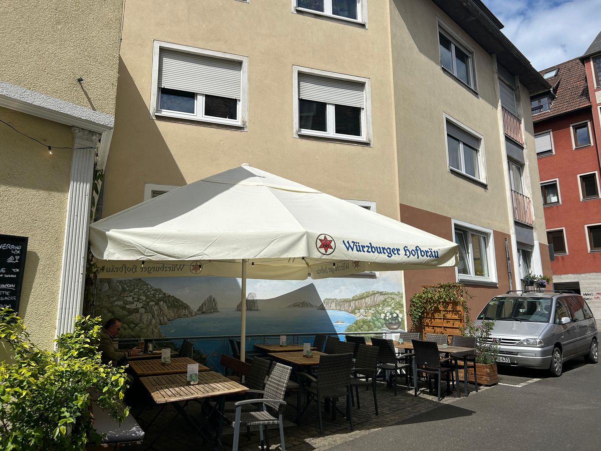 Cum s-a trăit deschiderea Euro la terasele din Wurzburg, orașul-gazdă al „tricolorilor” » Bucurie la pătrat + amabilitate la schimb pentru bilete la meciurile României