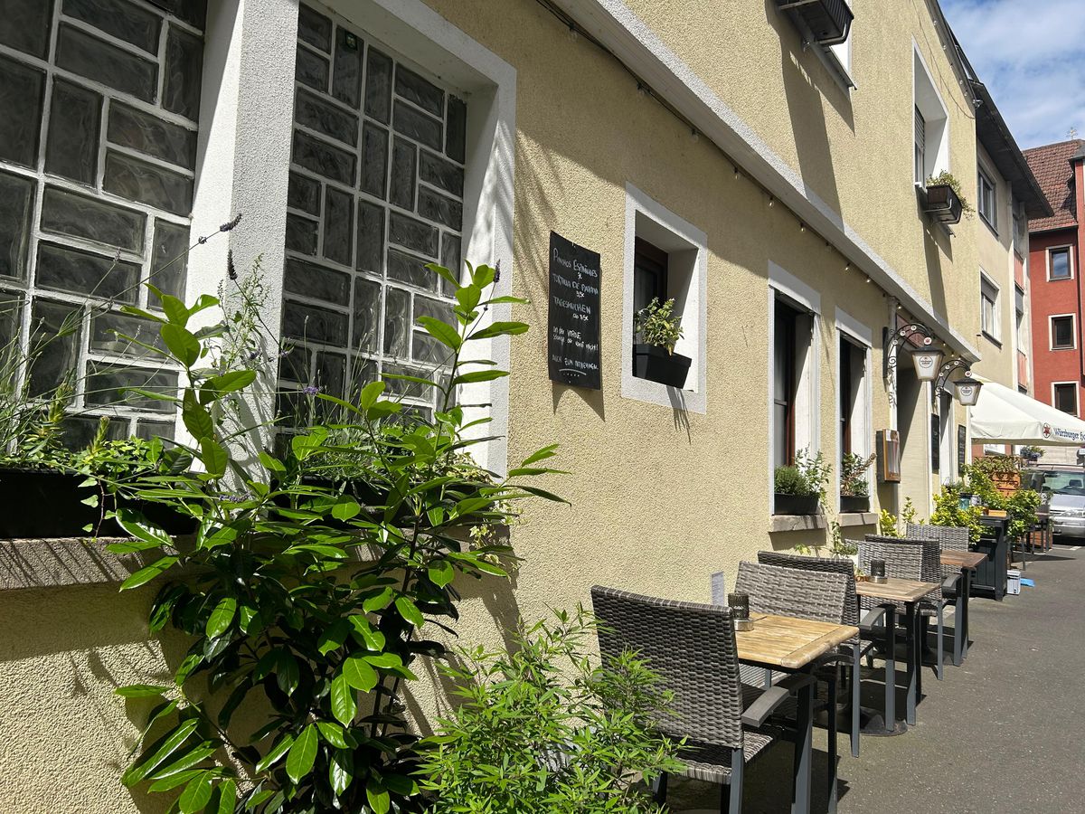 Am intrat în bucătăria PRIMEI pizzerii deschise în Germania, veche de 7 decenii » Pizza „Capri”, de la A la Z: imaginile spun totul