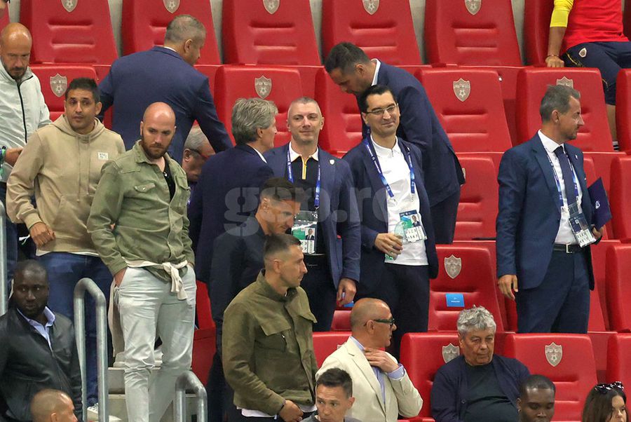 Răzvan Burleanu, zâmbind la finalul partidei Italia - România 1-0 / FOTO: Ionuț Iordache (GSP) Lor nu le pasă de EURO? 6 detalii surprinse de GSP la Italia U21 - România U21 + Cine a venit la Louis Munteanu după meci