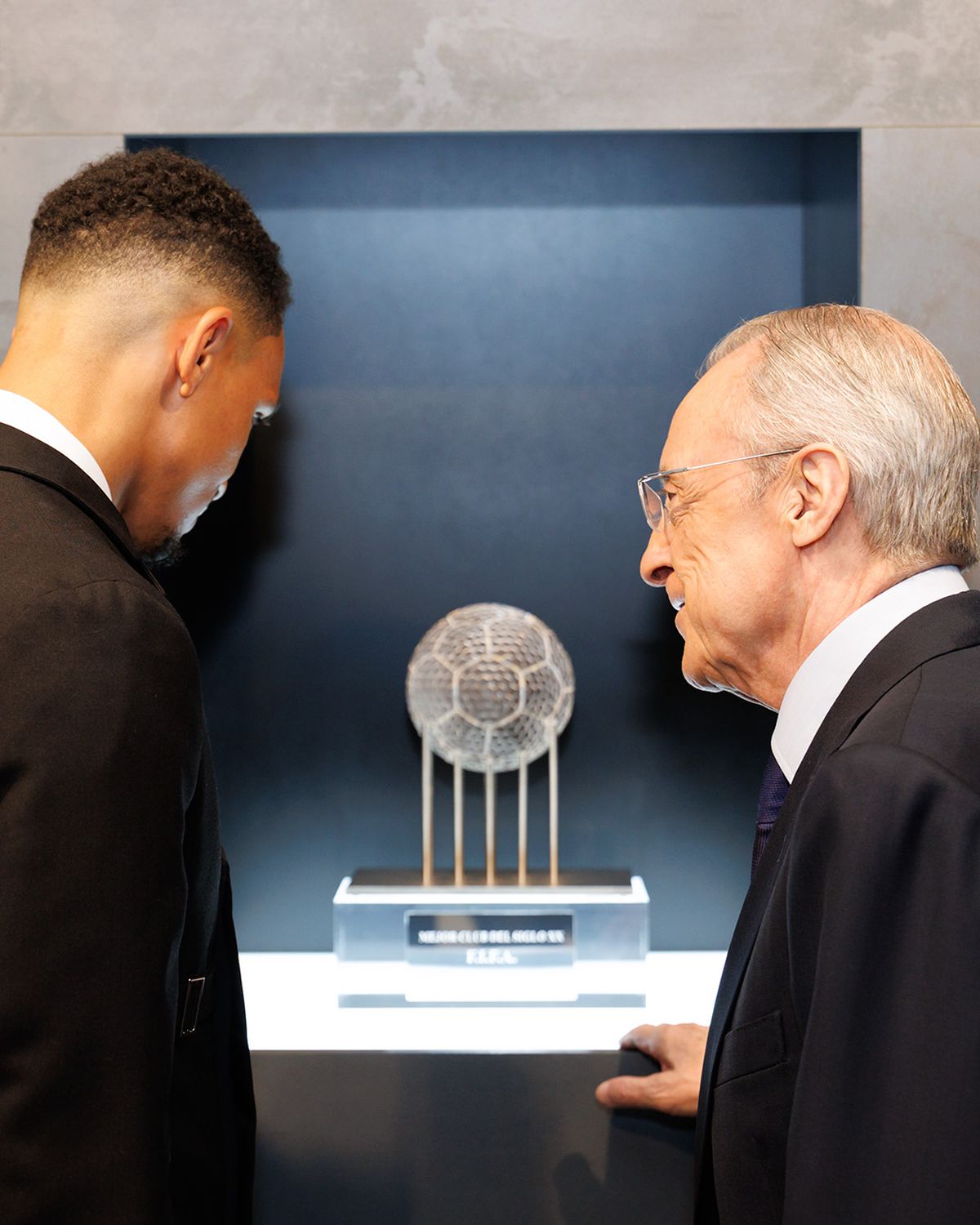 Trent Alexander-Arnold, prezentat oficial la Real Madrid » Internaționalul englez a fost însoțit de iubita sa superbă