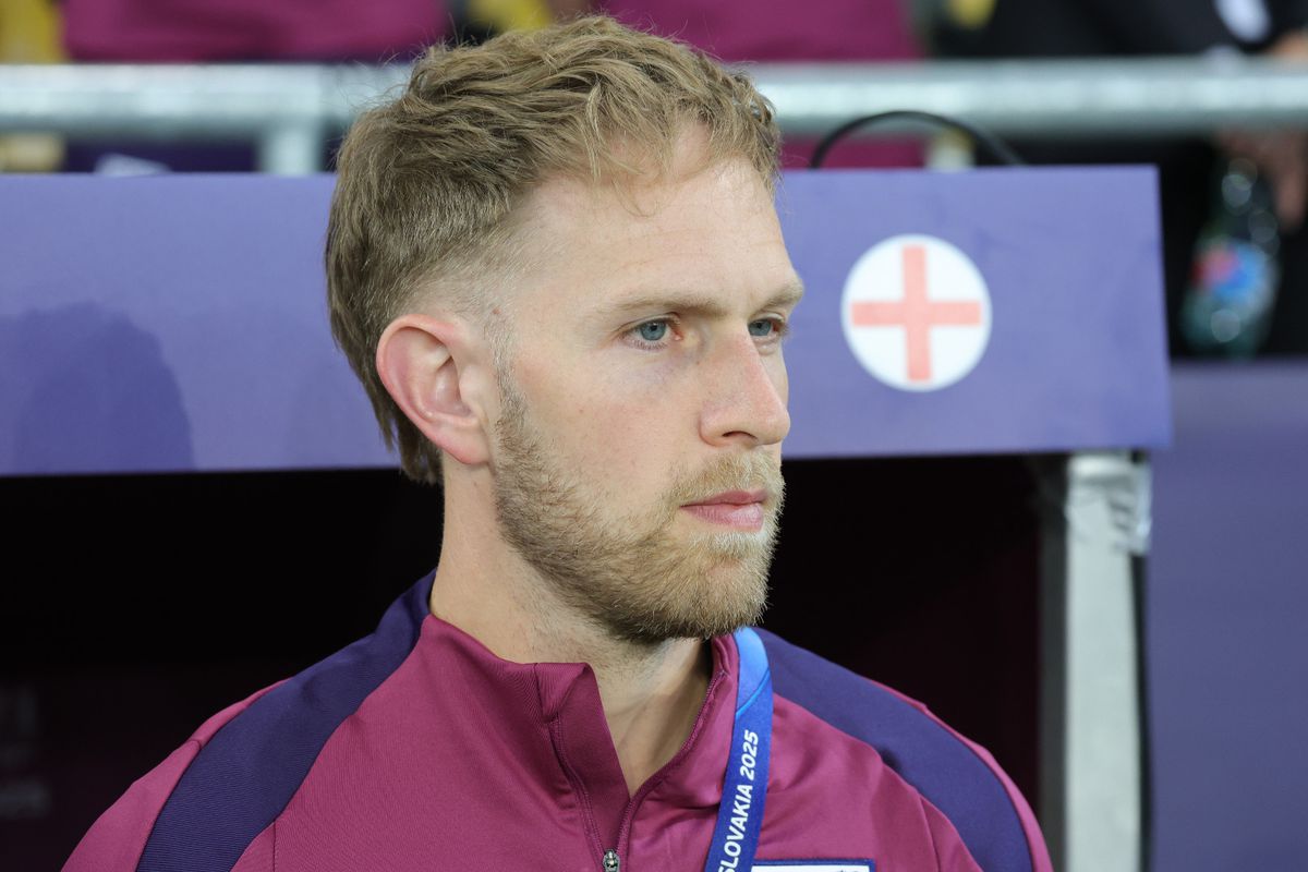 Marele Ashley Cole le-a vorbit reporterilor despre starul în ascensiune al Angliei: „Devine un jucător de top!”