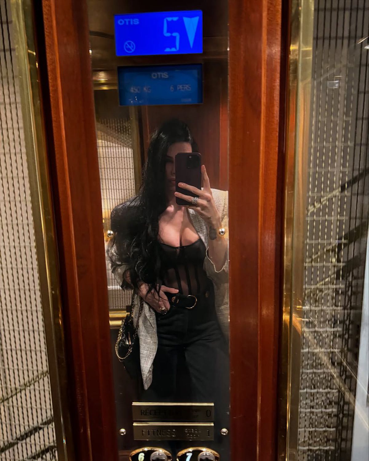 Soția fostului internațional face senzație în Serbia! De la reality-show-uri și condus agresiv, la poze nud: „Cum poți să arăți așa după 3 nașteri?!”