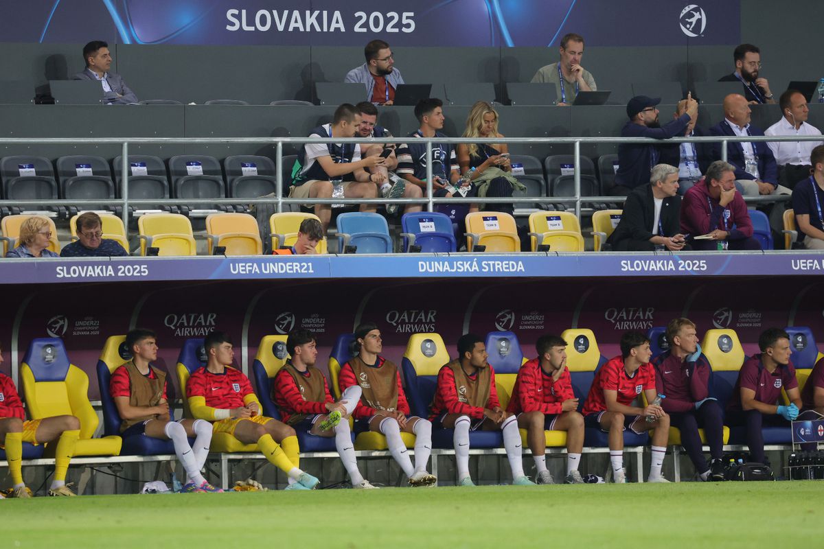 Marele Ashley Cole le-a vorbit reporterilor despre starul în ascensiune al Angliei: „Devine un jucător de top!”