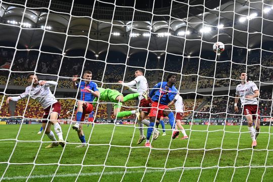 UTA e la un pas să bată palma cu Jordan Gele // FOTO: Imago
