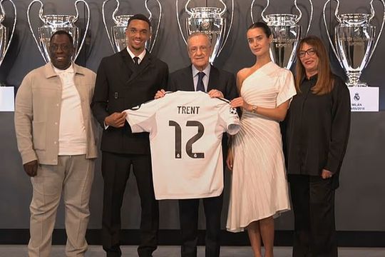 Trent Alexander-Arnold a fost prezentat oficial la Real Madrid