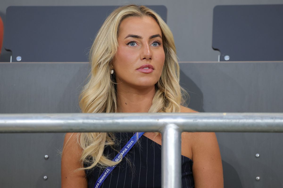 Jurnalista care a încins atmosfera în Slovacia! Cum a apărut blonda la Euro U21