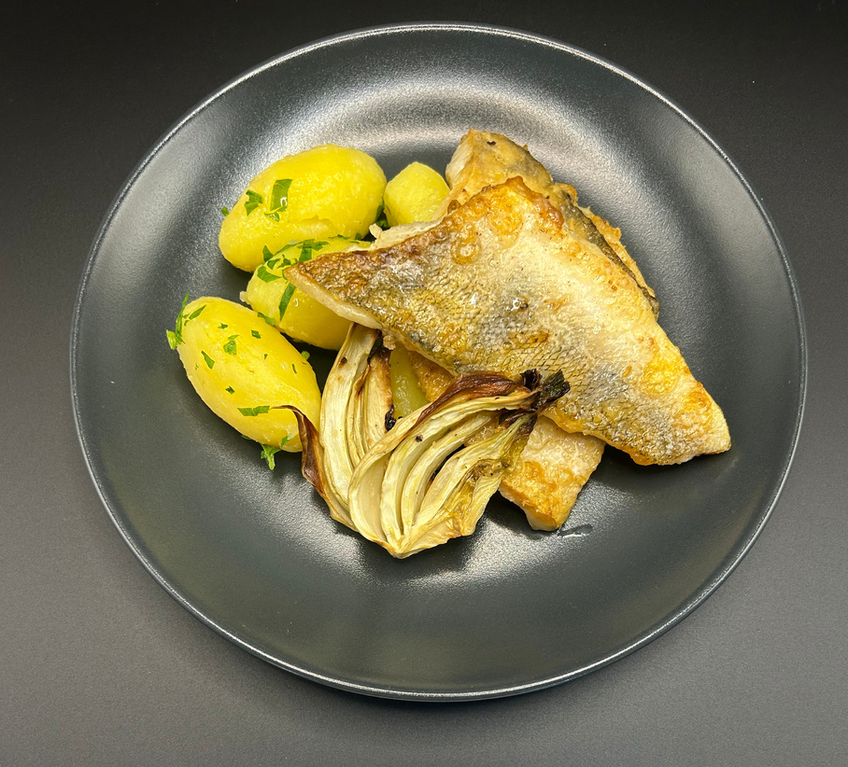 VIP la Euro U21 » Cum arată meniul Michelin de la meciuri: de la iepure cu dulceață de caise la șalău cu fenicul copt! Imaginile sunt savuroase